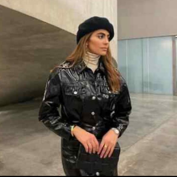 Bloggers Fave Zara black glossy faux leather button down shacket dress - Picture 6 of 17